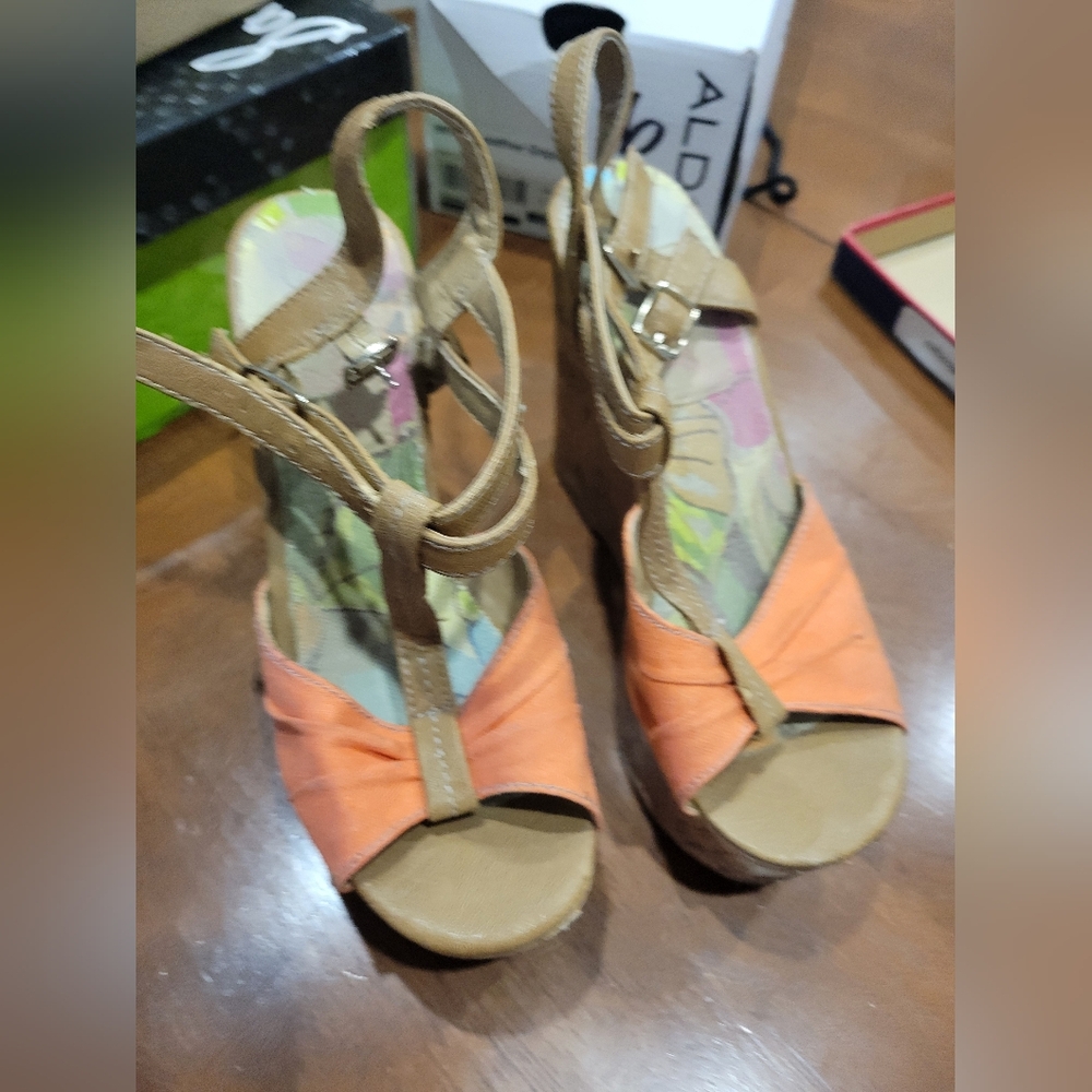 Coral Fabric & Faux Leather Wedges SIZE 5
